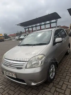 Toyota Raum 1.5 FWD 2010 Silver