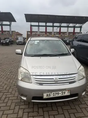 Toyota Raum 1.5 FWD 2010 Silver