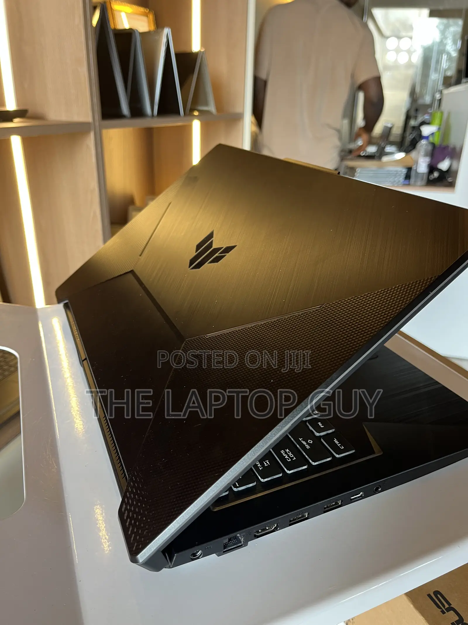 New Laptop Asus ROG Zephyrus M16 16GB Intel Core i7 SSD 512GB