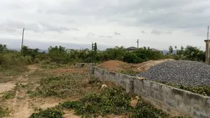 4bdrm House in Dodowa Afianya Road, Police Station for sale