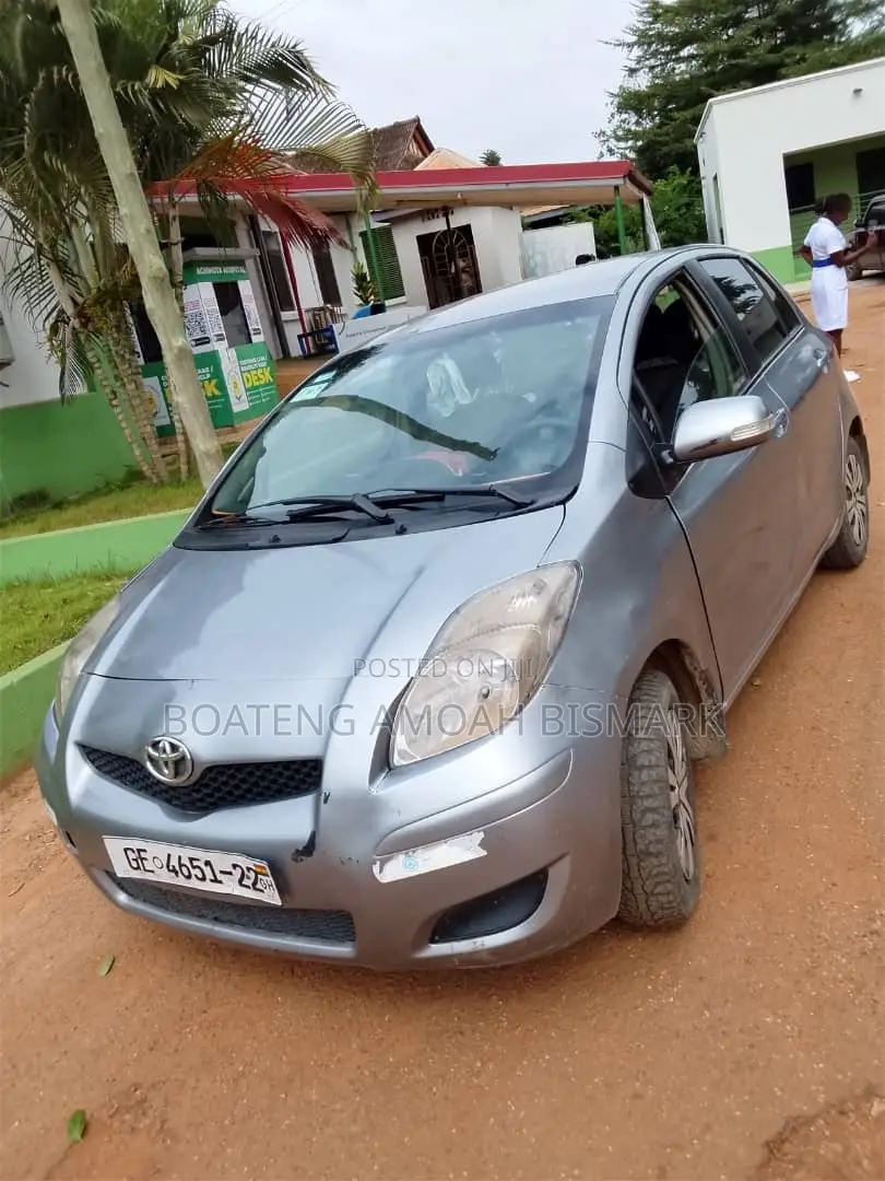 Toyota Vitz 2010 Gray