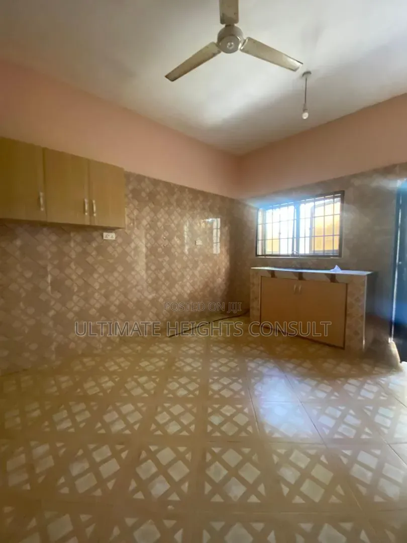 2bdrm Apartment in Lapaz, Nyanmekye for rent