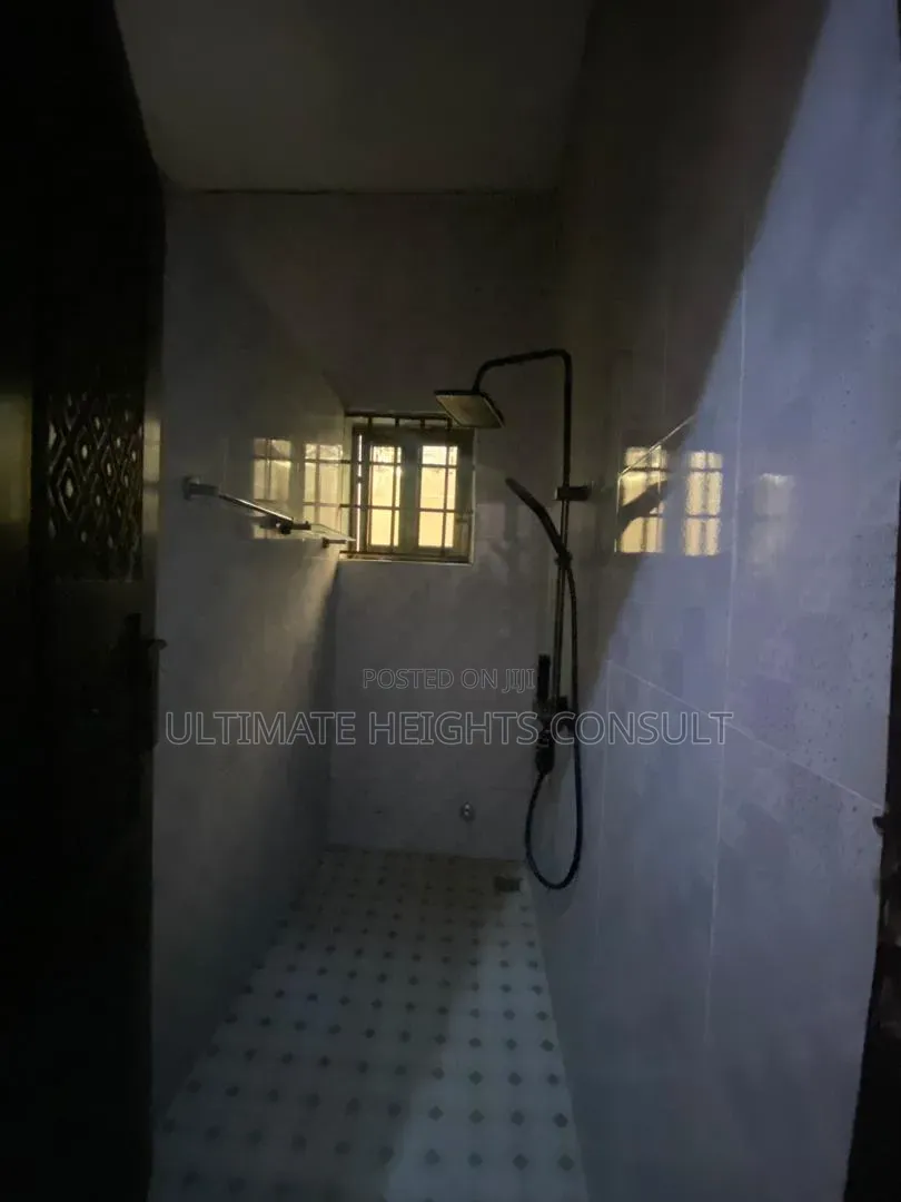 2bdrm Apartment in Lapaz, Nyanmekye for rent