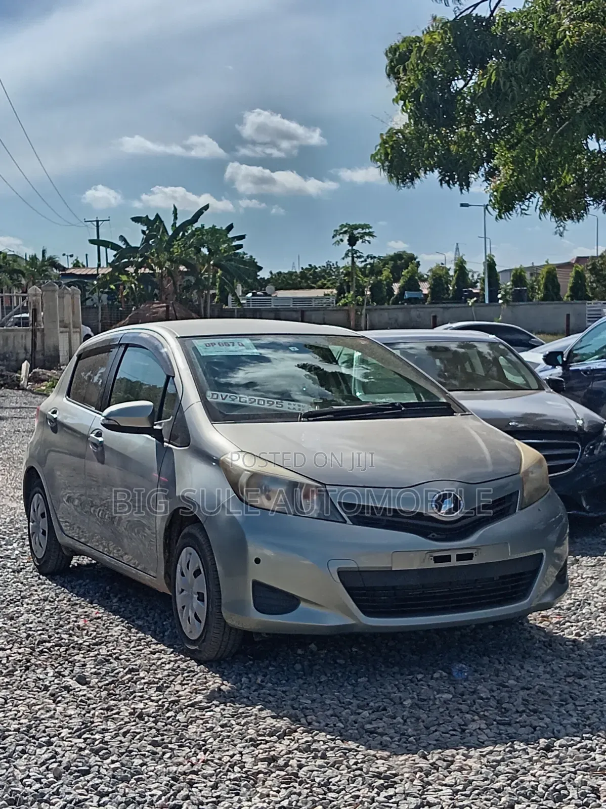 Toyota Vitz 1.3 FWD 5dr 2012 Gray