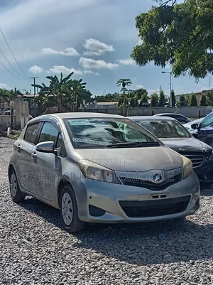 Toyota Vitz 1.3 FWD 5dr 2012 Gray