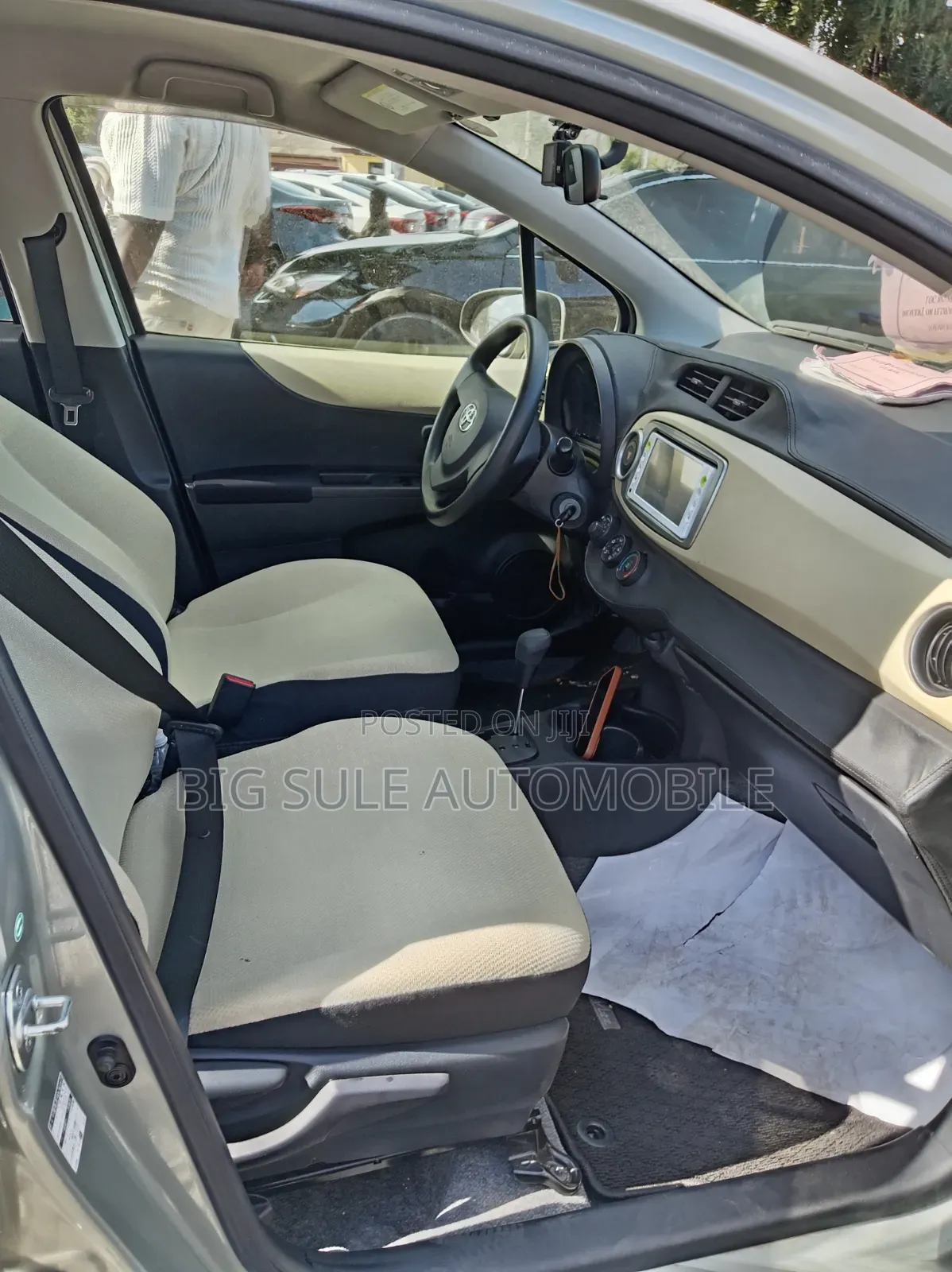 Toyota Vitz 1.3 FWD 5dr 2012 Gray