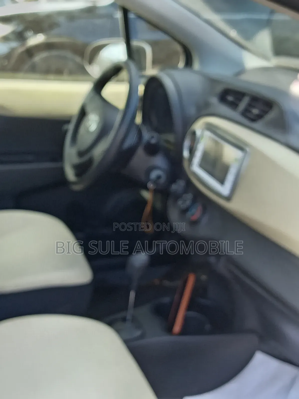 Toyota Vitz 1.3 FWD 5dr 2012 Gray