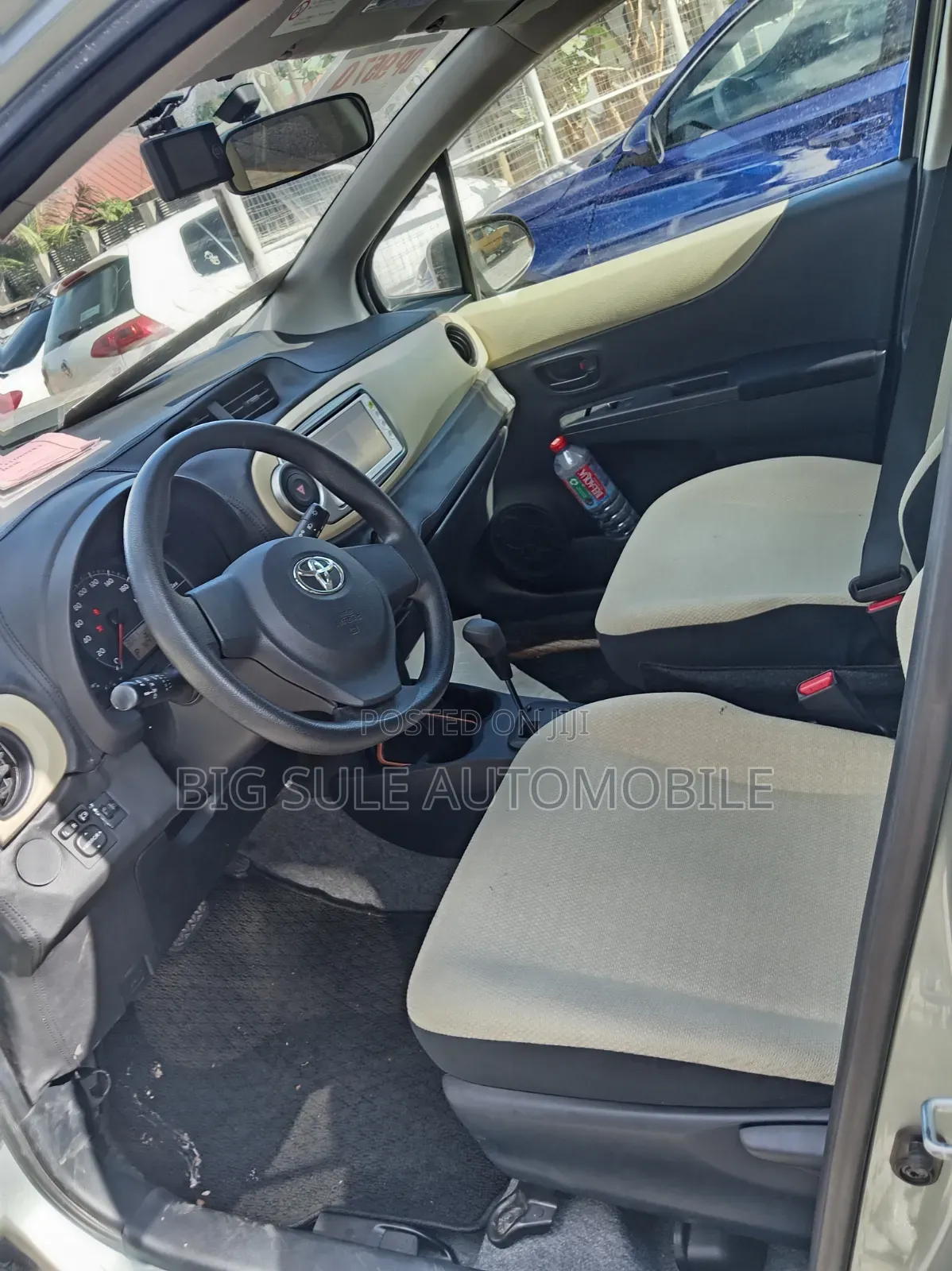 Toyota Vitz 1.3 FWD 5dr 2012 Gray