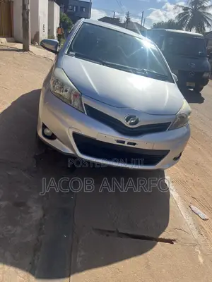 Toyota Vitz 1.3 AWD 3dr 2013 Silver