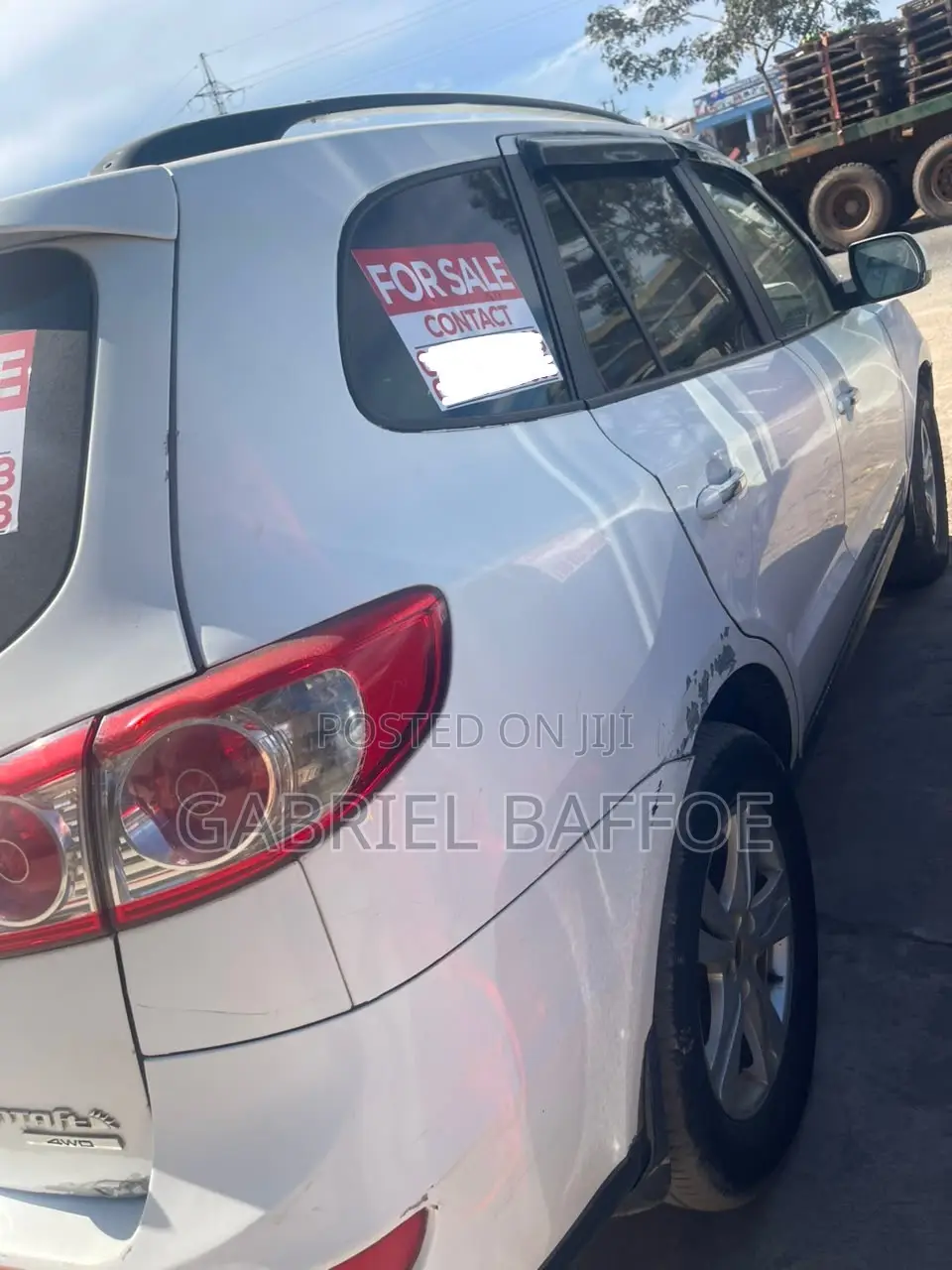 Hyundai Santa Fe 2011 White