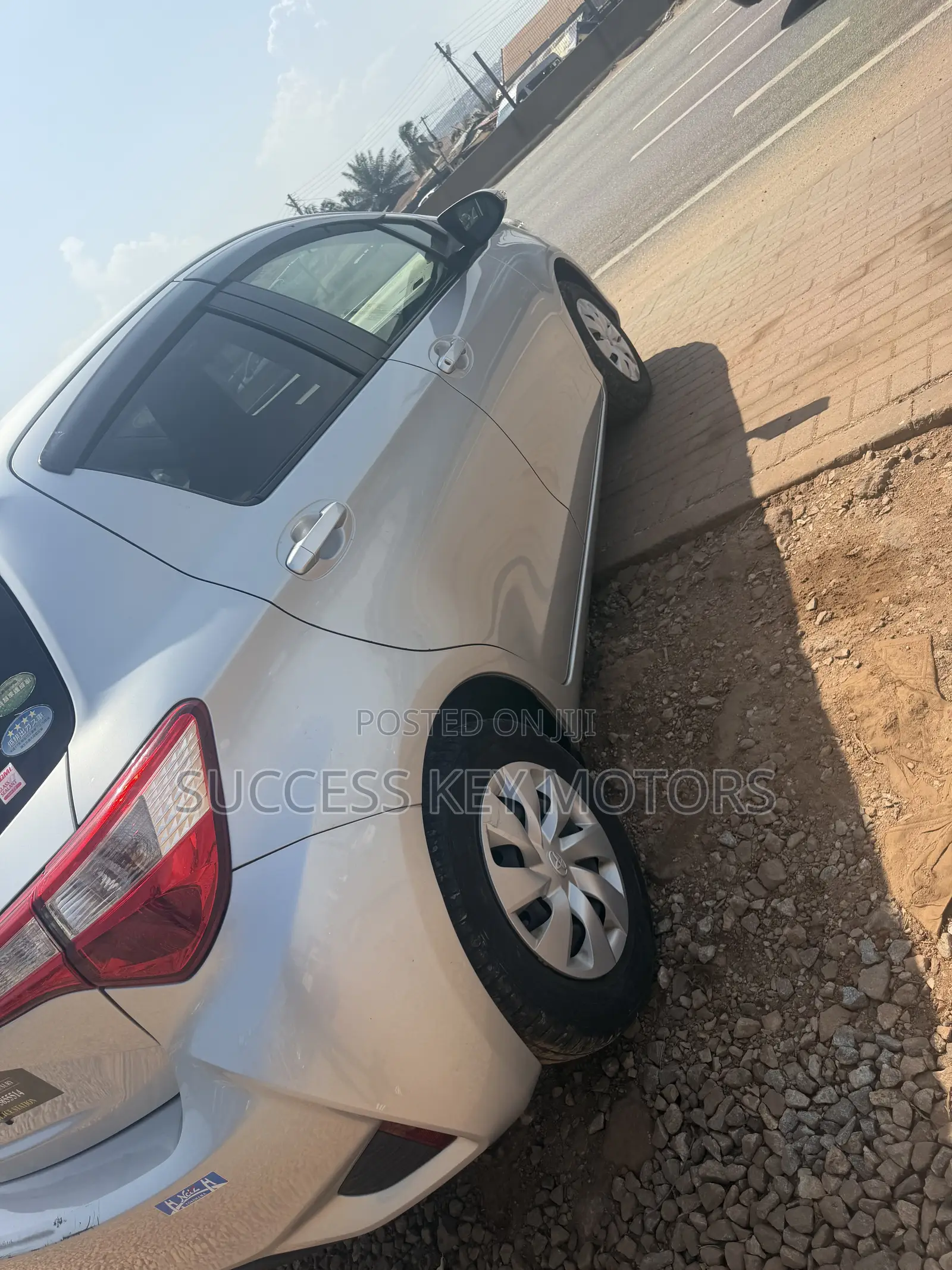 Toyota Vitz 1.3 AWD 5dr 2017 Silver