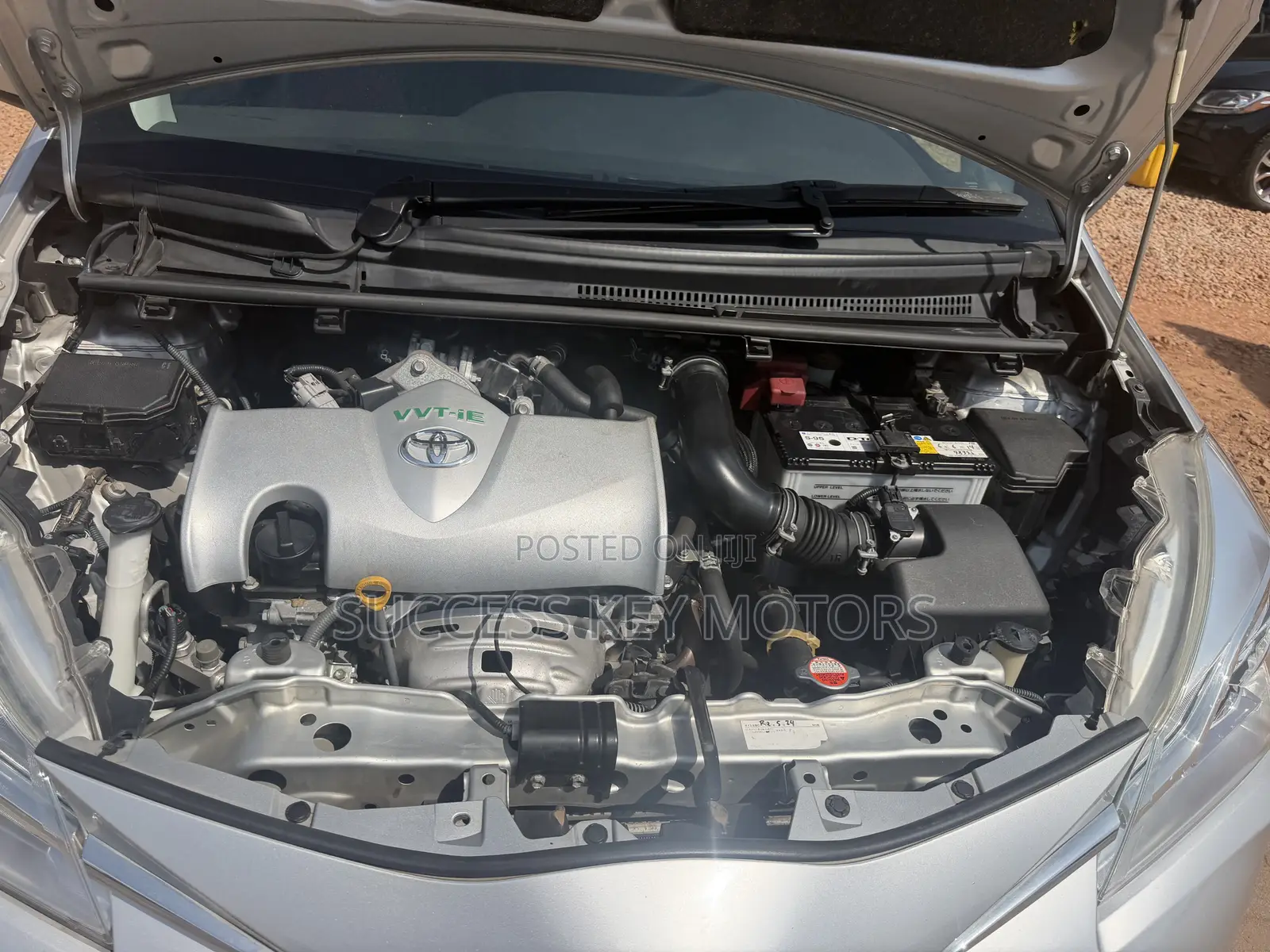 Toyota Vitz 1.3 AWD 5dr 2017 Silver