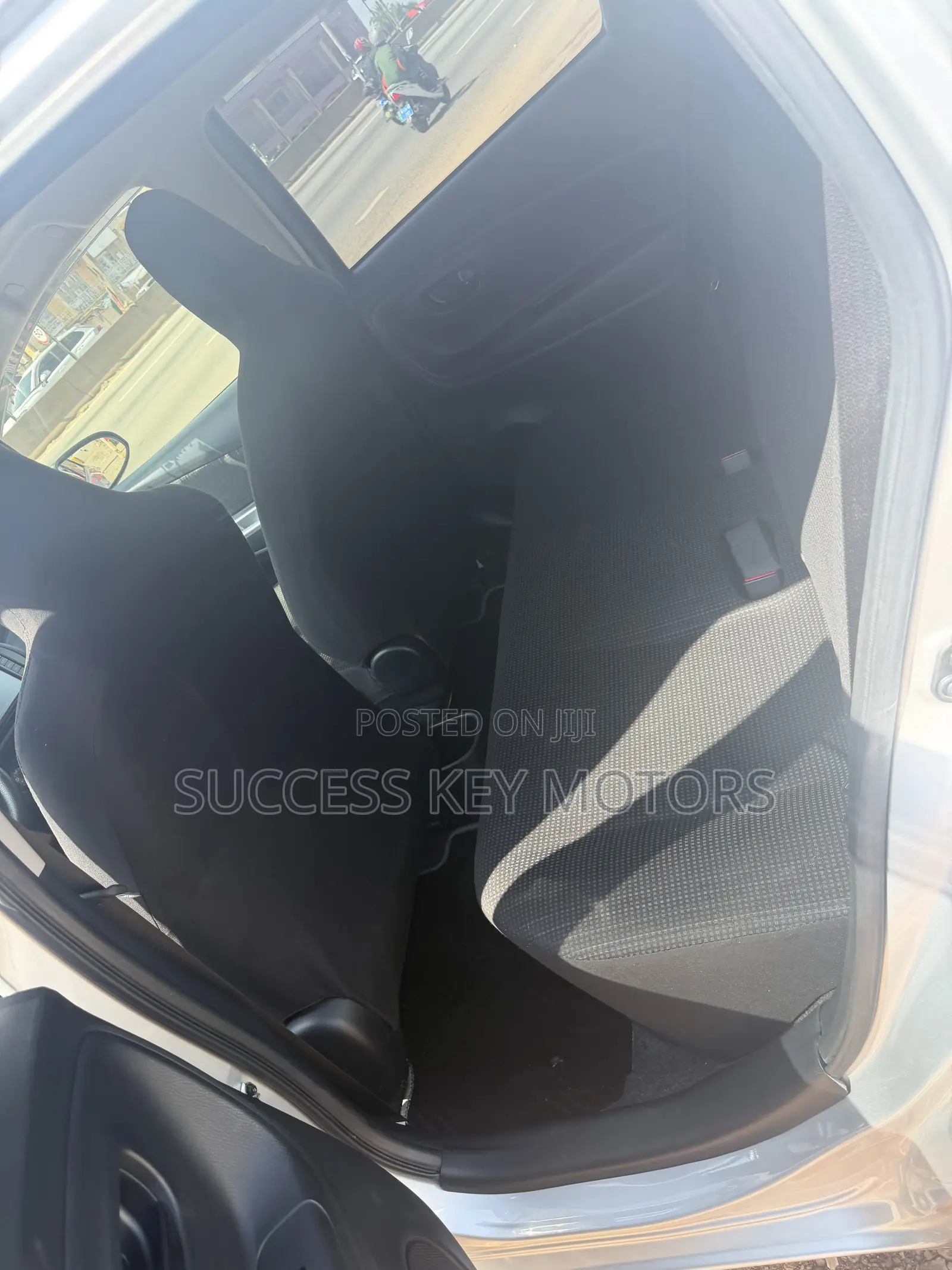 Toyota Vitz 1.3 AWD 5dr 2017 Silver