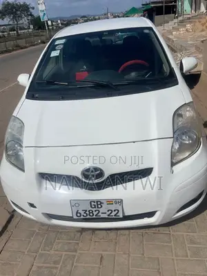 Toyota Vitz 1.3 AWD 3dr 2010 White