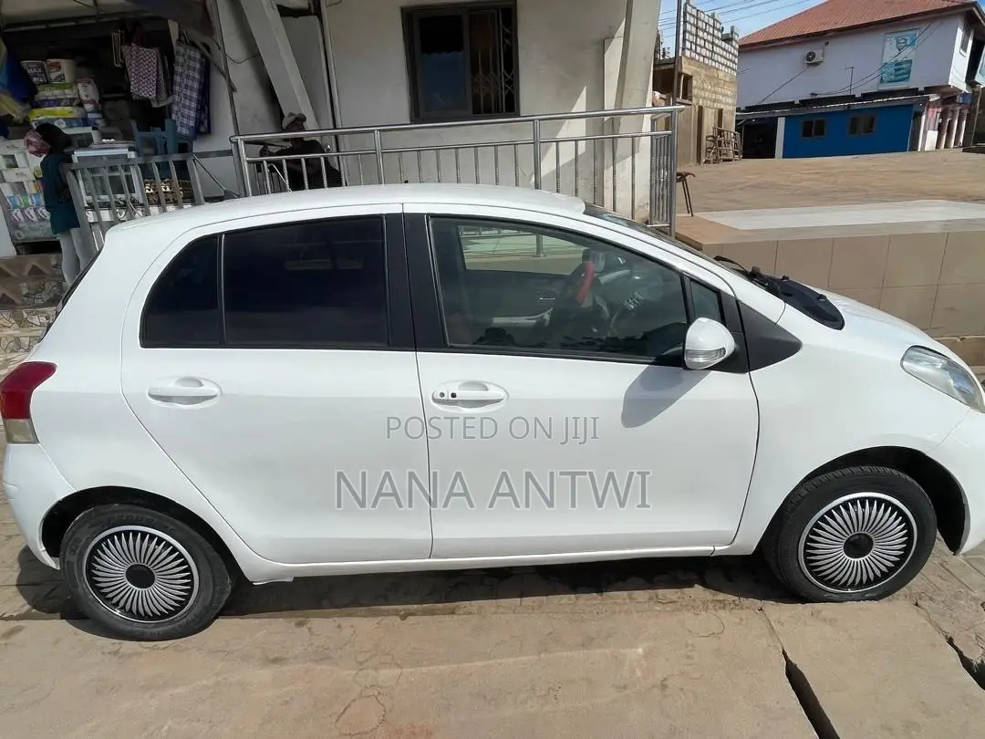 Toyota Vitz 1.3 AWD 3dr 2010 White