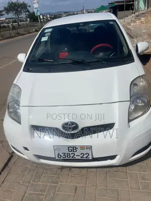 Toyota Vitz 1.3 AWD 3dr 2010 White
