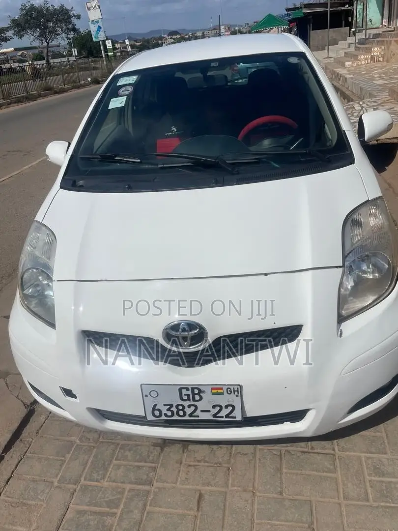 Toyota Vitz 1.3 AWD 3dr 2010 White