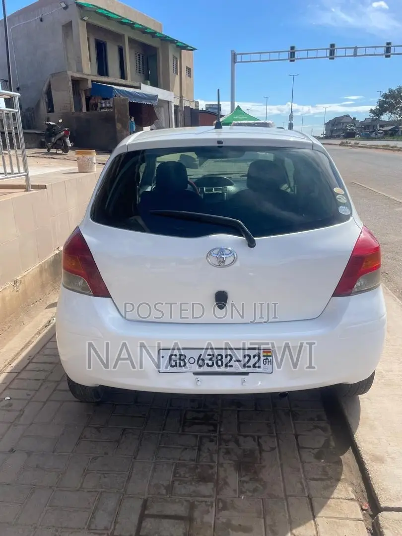 Toyota Vitz 1.3 AWD 3dr 2010 White