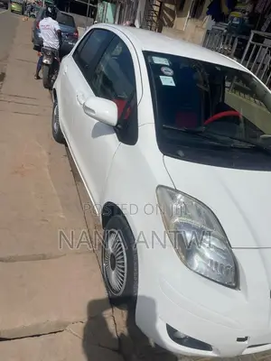 Toyota Vitz 1.3 AWD 3dr 2010 White