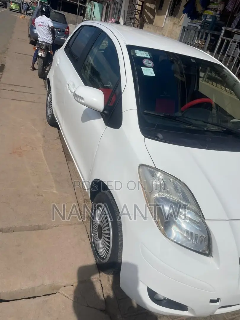 Toyota Vitz 1.3 AWD 3dr 2010 White