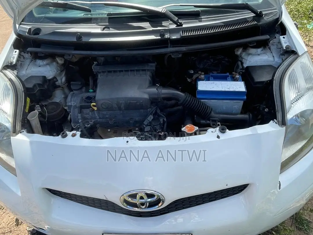 Toyota Vitz 1.3 AWD 3dr 2010 White