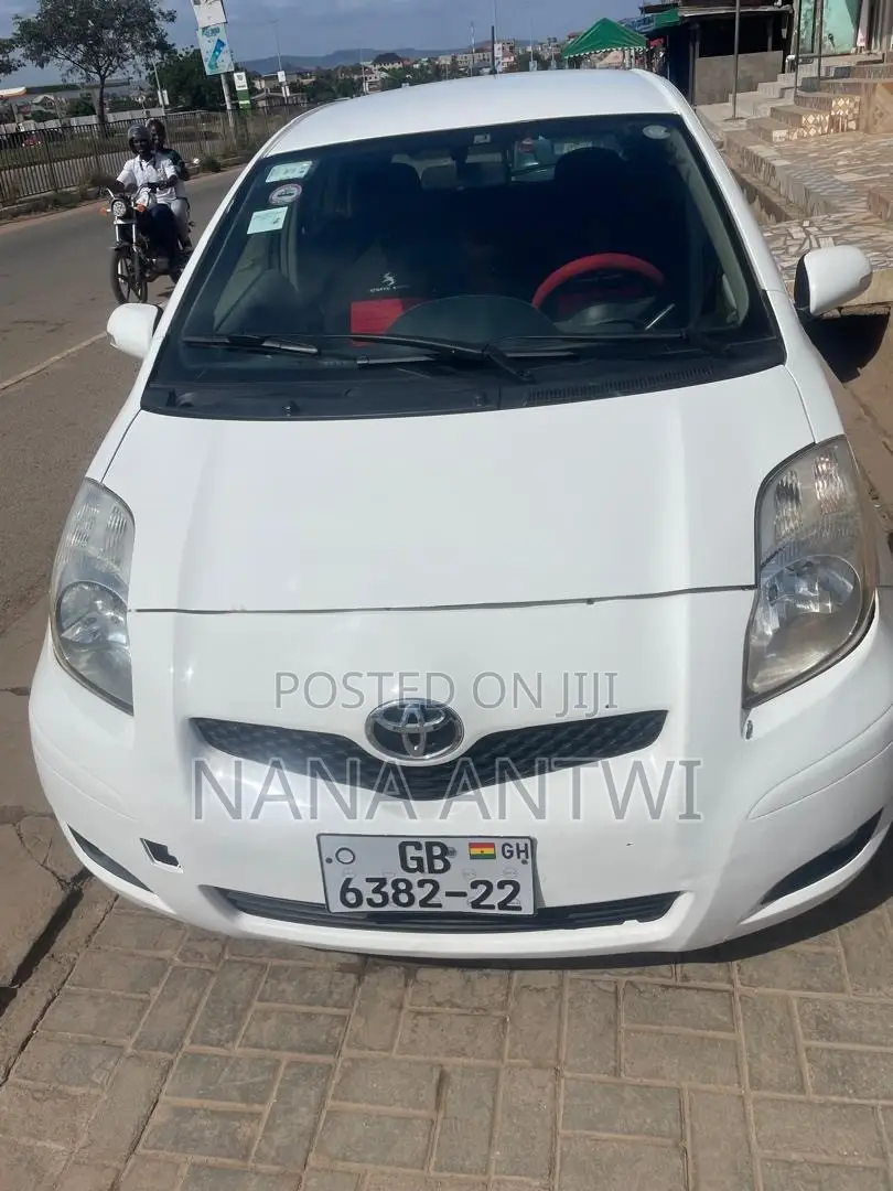 Toyota Vitz 1.3 AWD 3dr 2010 White