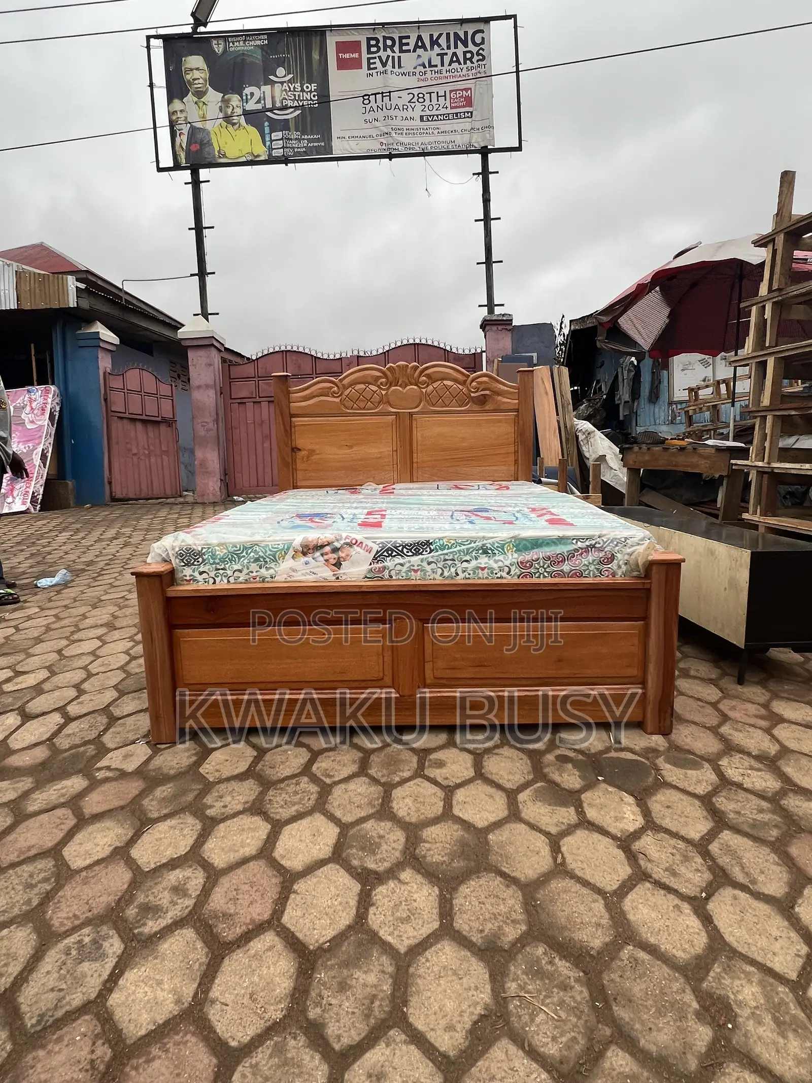 Curving Double Bed