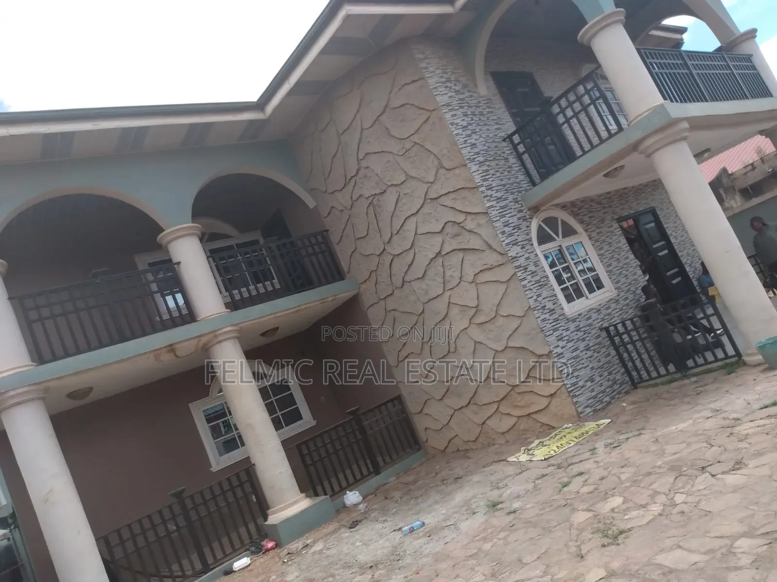 4bdrm Duplex in Kwabenya Abuom, Accra Metropolitan for sale