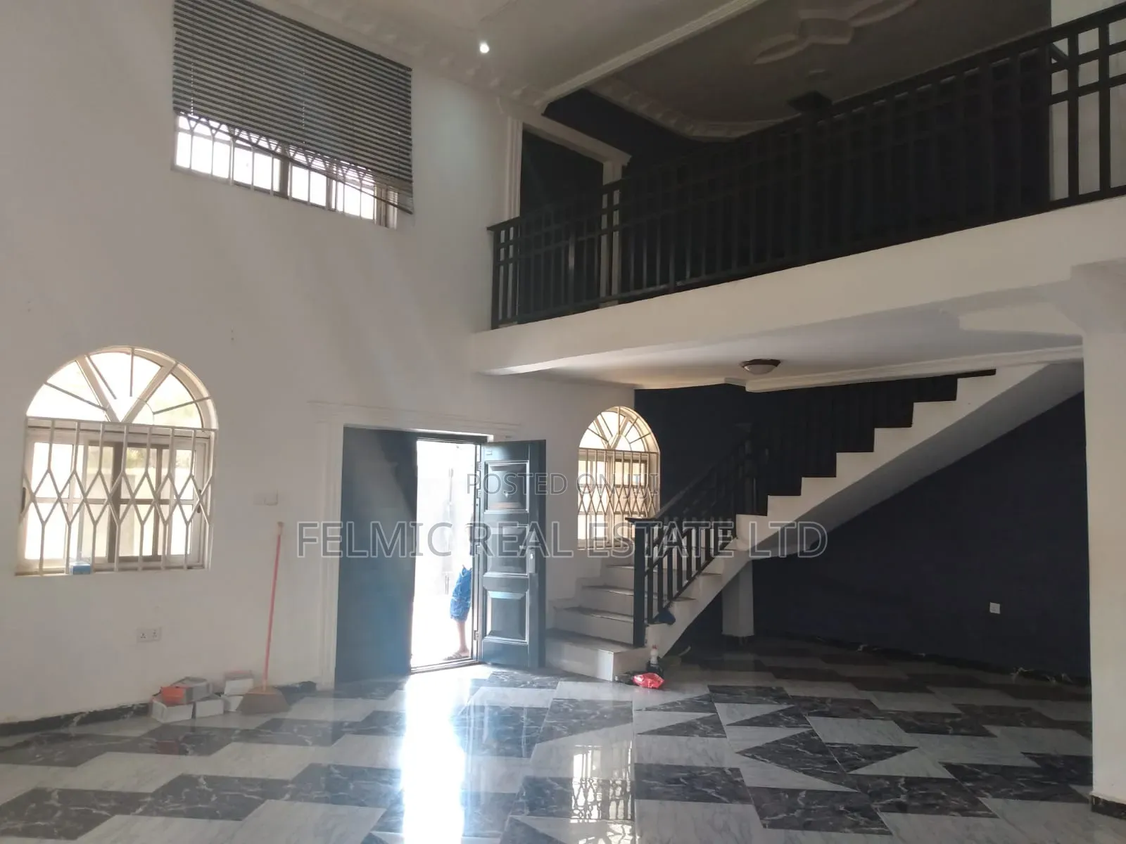 4bdrm Duplex in Kwabenya Abuom, Accra Metropolitan for sale
