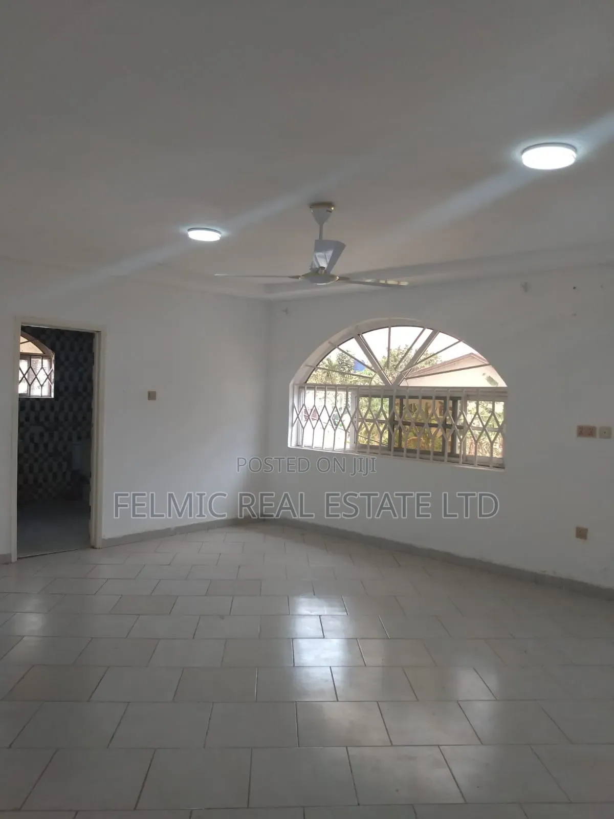 4bdrm Duplex in Kwabenya Abuom, Accra Metropolitan for sale