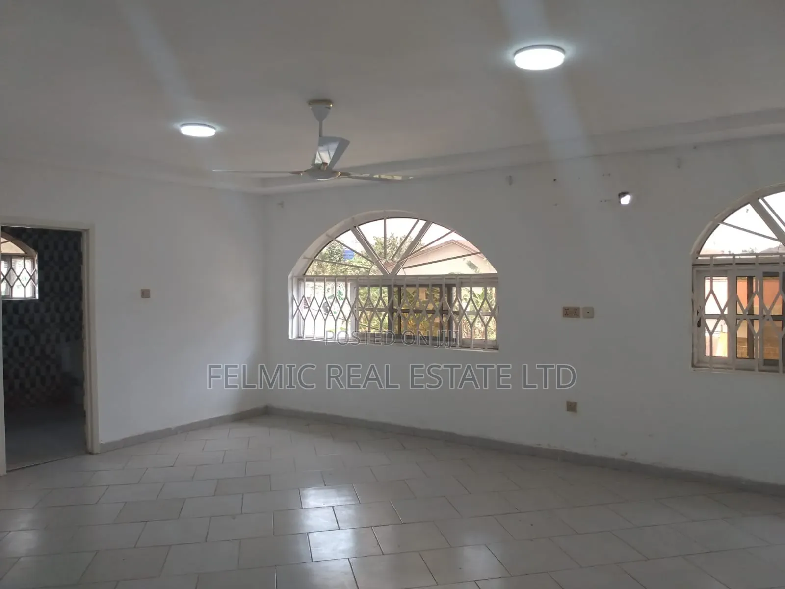 4bdrm Duplex in Kwabenya Abuom, Accra Metropolitan for sale