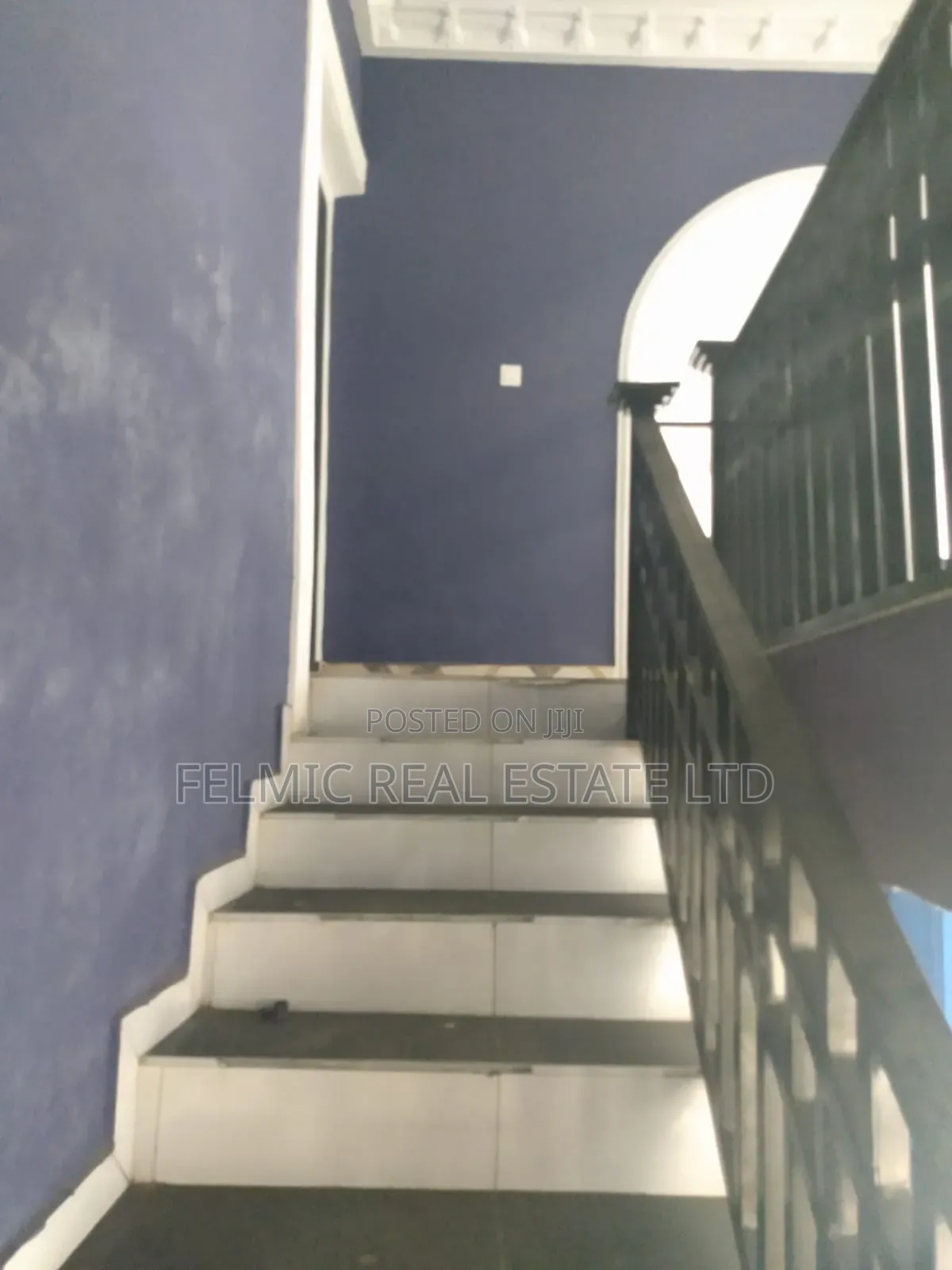 4bdrm Duplex in Kwabenya Abuom, Accra Metropolitan for sale