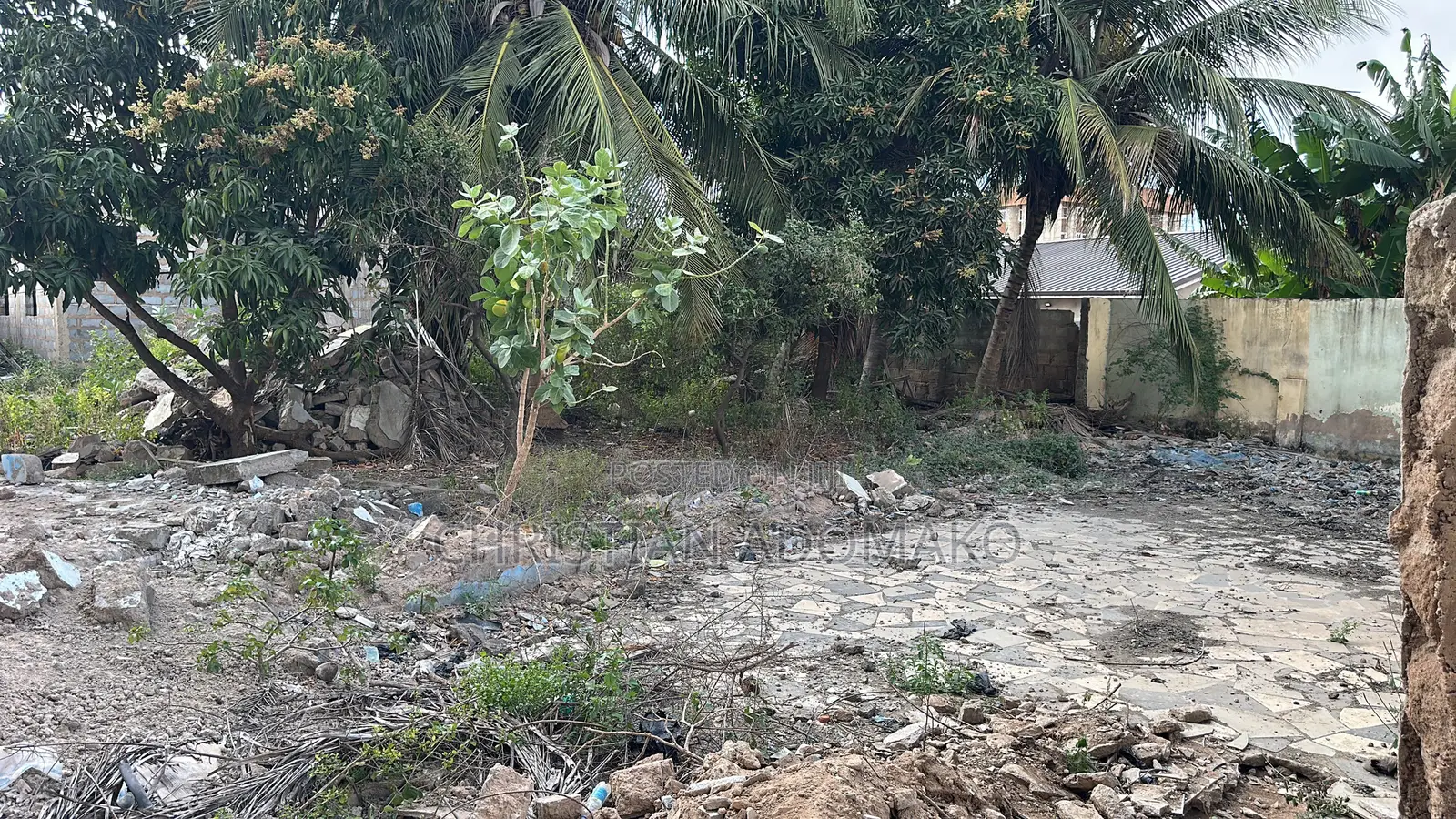 Land at Lashibi