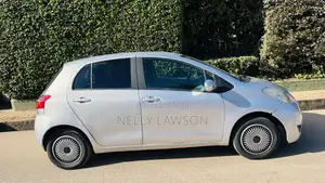Toyota Vitz 1.0 FWD 3dr 2010 Silver