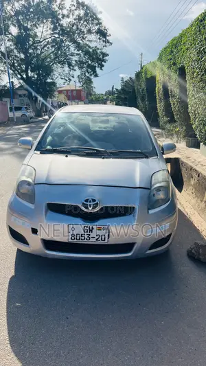 Toyota Vitz 1.0 FWD 3dr 2010 Silver