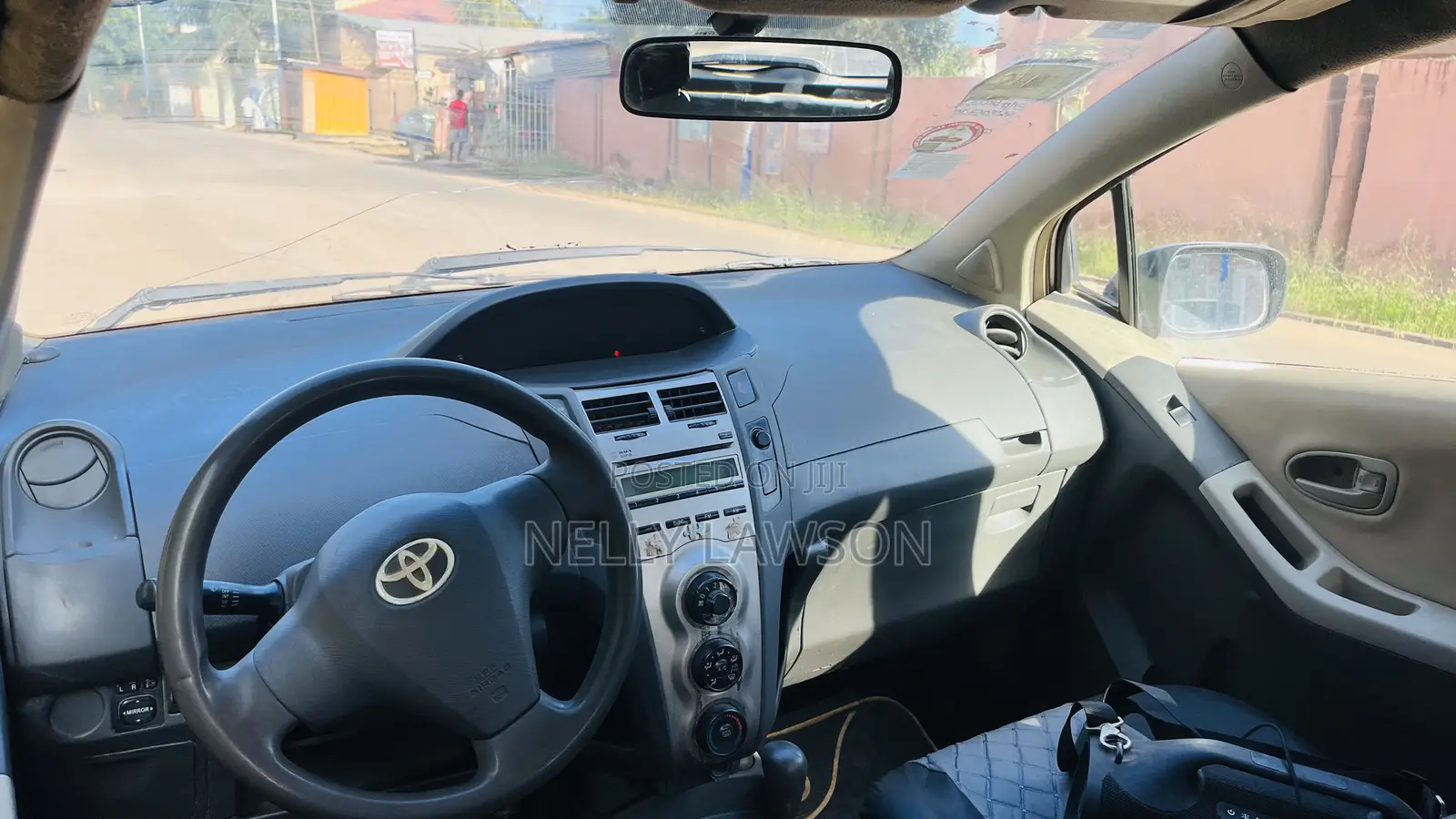 Toyota Vitz 1.0 FWD 3dr 2010 Silver