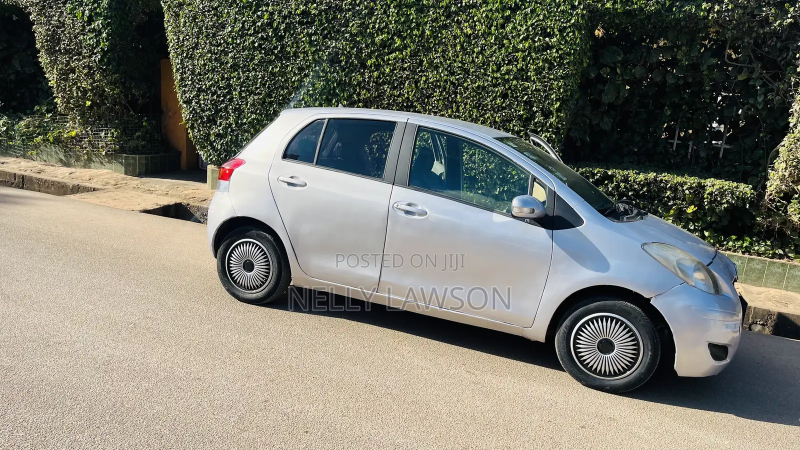 Toyota Vitz 1.0 FWD 3dr 2010 Silver