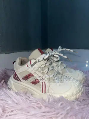 Stylish Sneakers – Comfortable, Trendy and Perfect for Everyday Wear