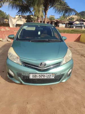 Toyota Vitz 2012 Silver
