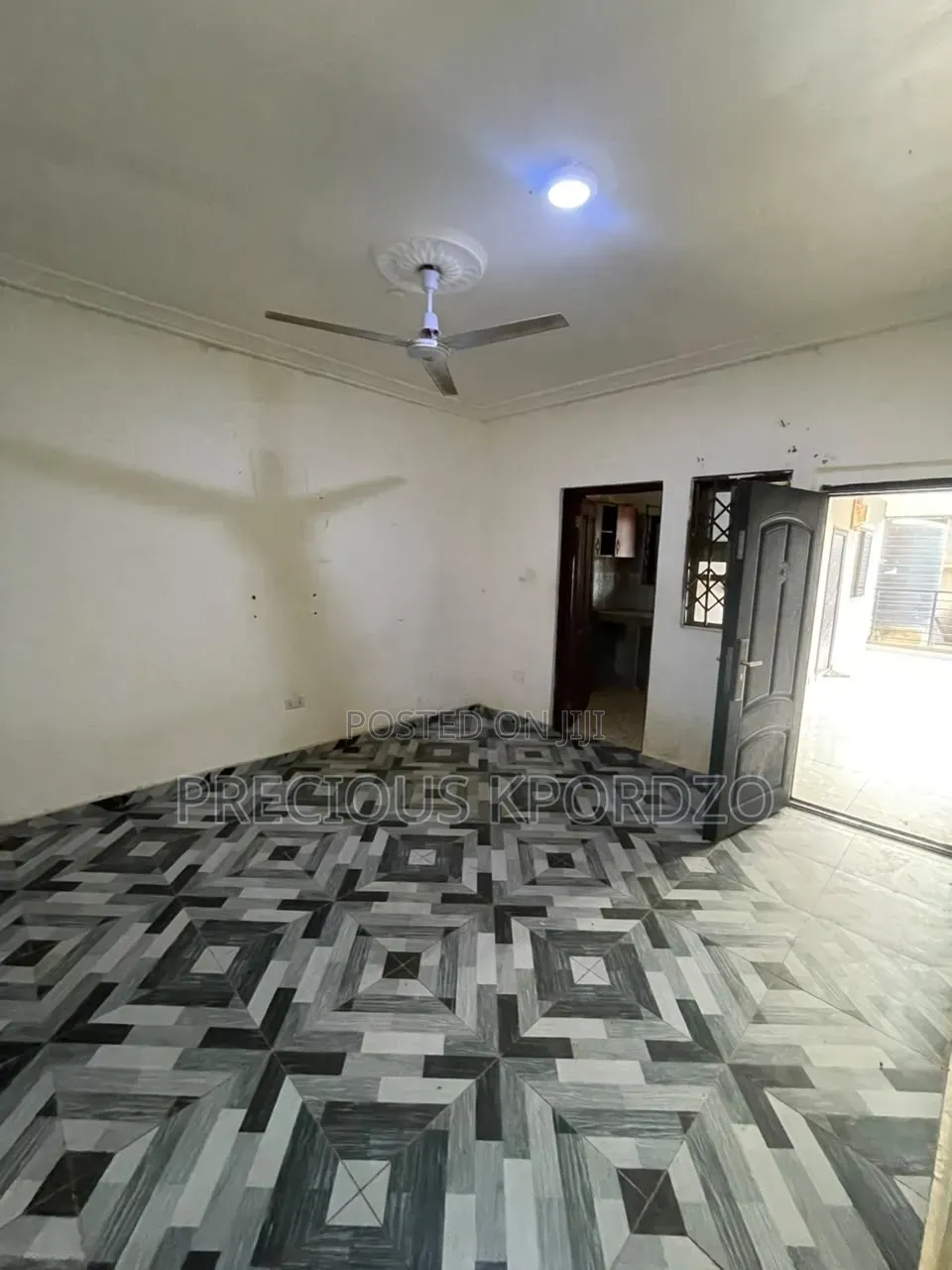 1bdrm Room & Parlour in Lakeside Comm 1 for rent