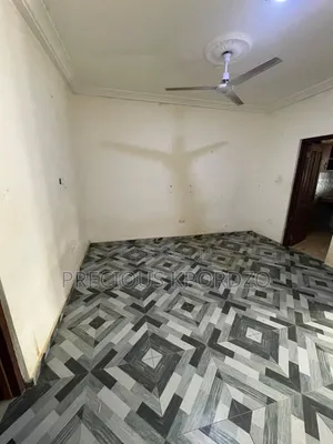 1bdrm Room & Parlour in Lakeside Comm 1 for rent