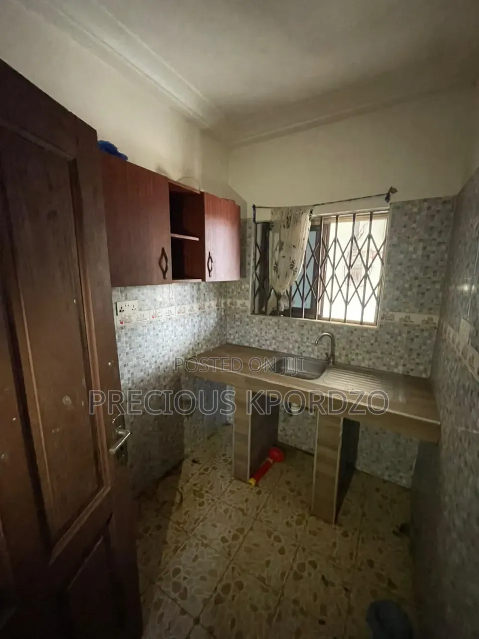 1bdrm Room & Parlour in Lakeside Comm 1 for rent