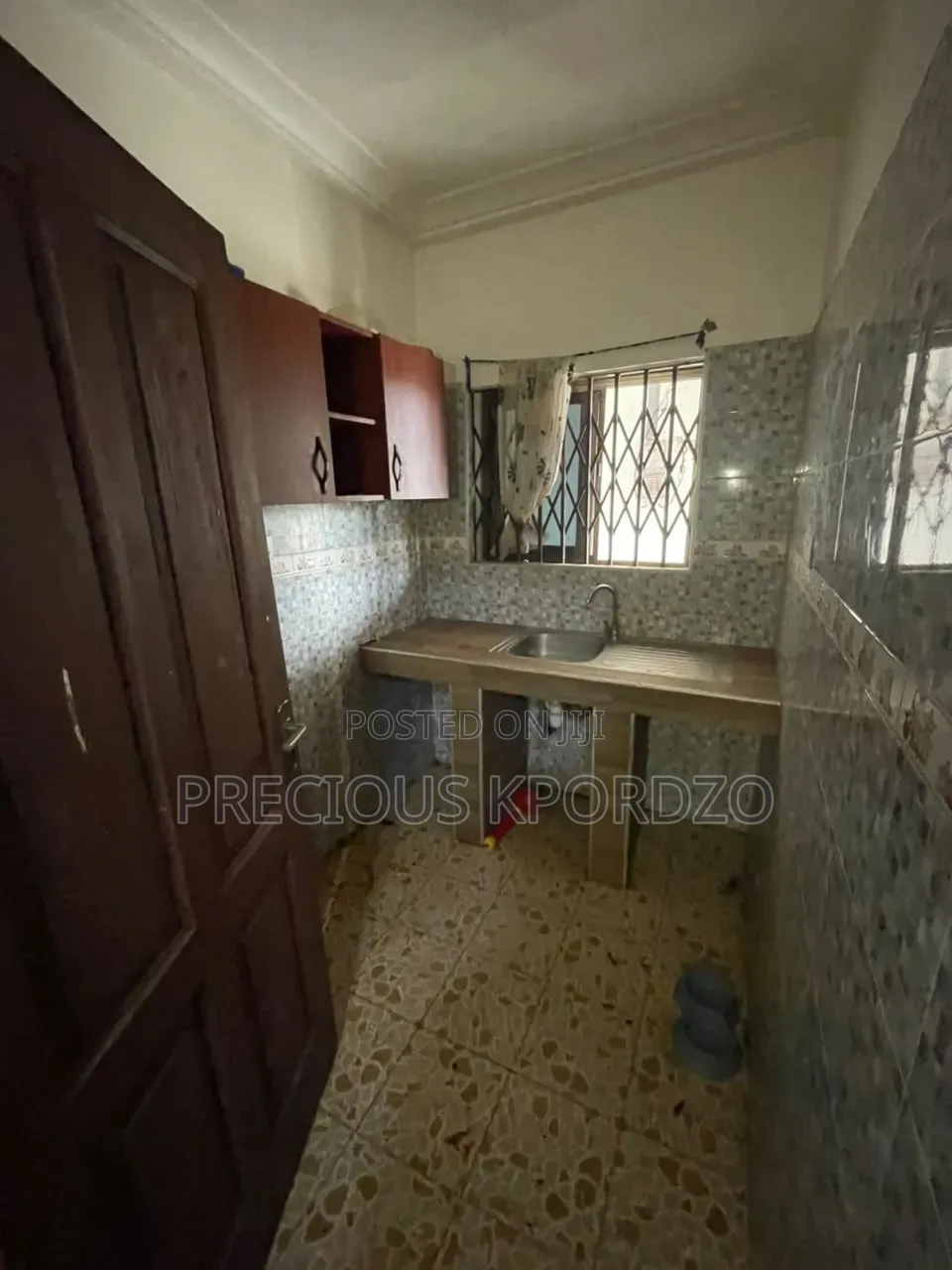 1bdrm Room & Parlour in Lakeside Comm 1 for rent