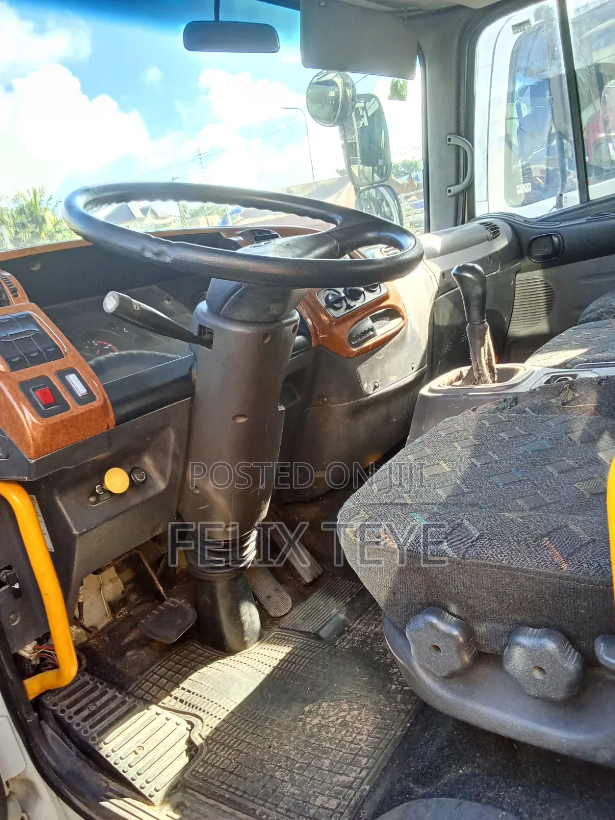 Hyundai Gold 5 Ton Single Axle Manual Engine