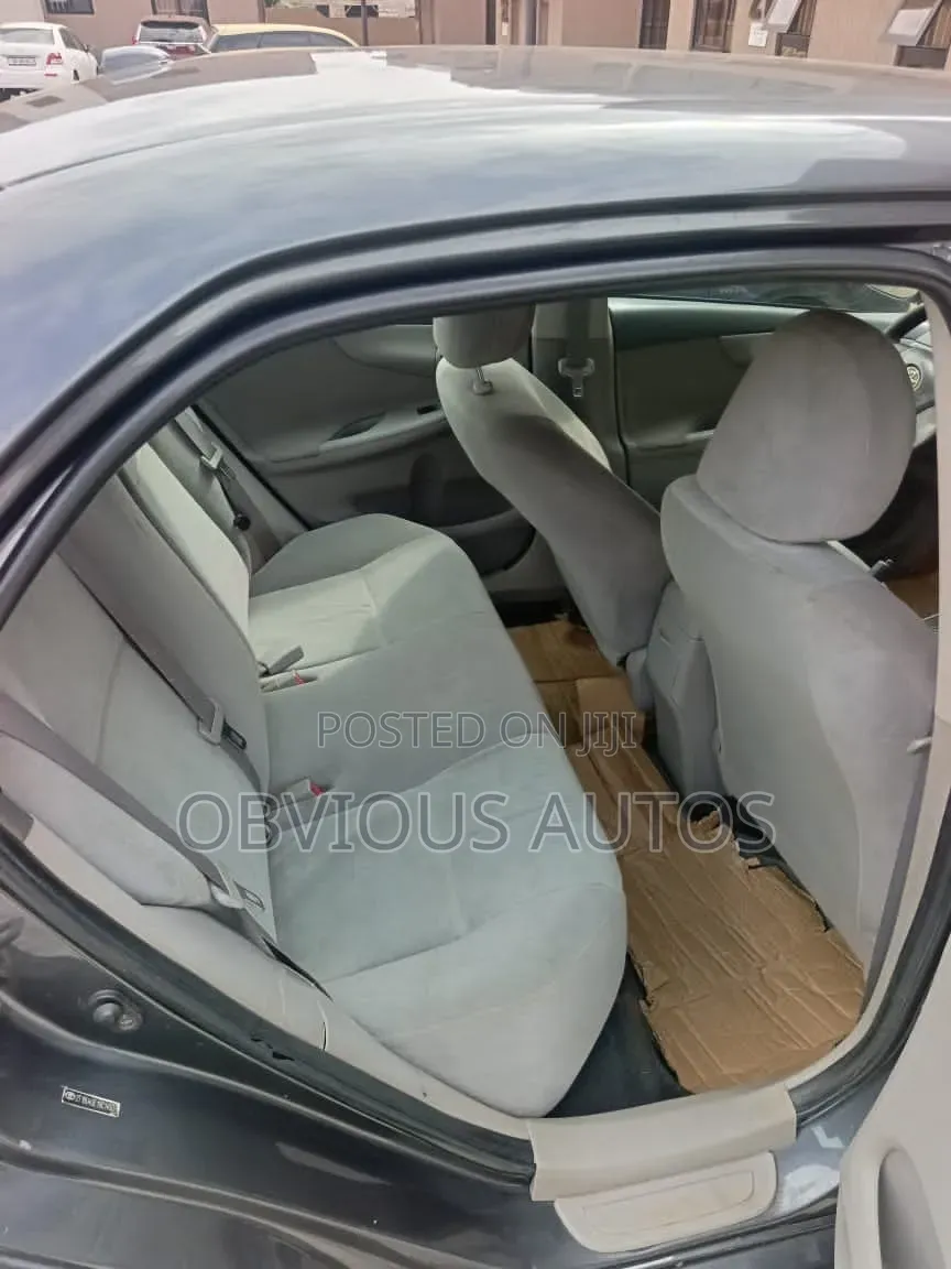 Toyota Corolla LE 4dr Sedan (1.8L 4cyl 4A) 2010 Gray