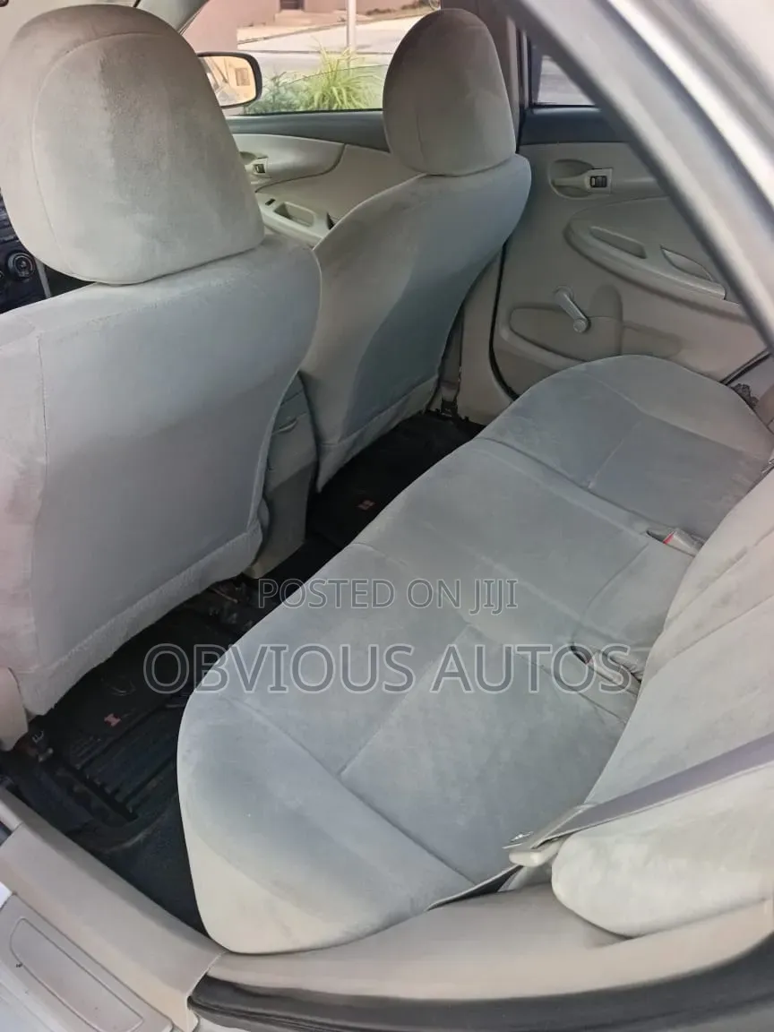 Toyota Corolla LE 4dr Sedan (1.8L 4cyl 4A) 2010 Gray
