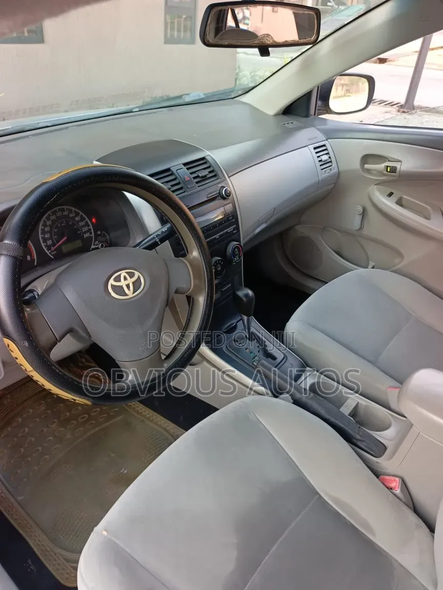 Toyota Corolla LE 4dr Sedan (1.8L 4cyl 4A) 2010 Gray