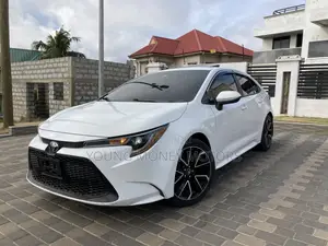 Toyota Corolla SE 2021 White