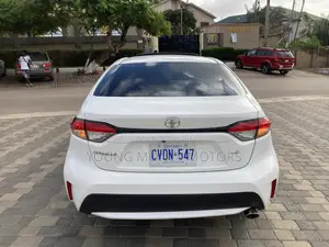 Toyota Corolla SE 2021 White