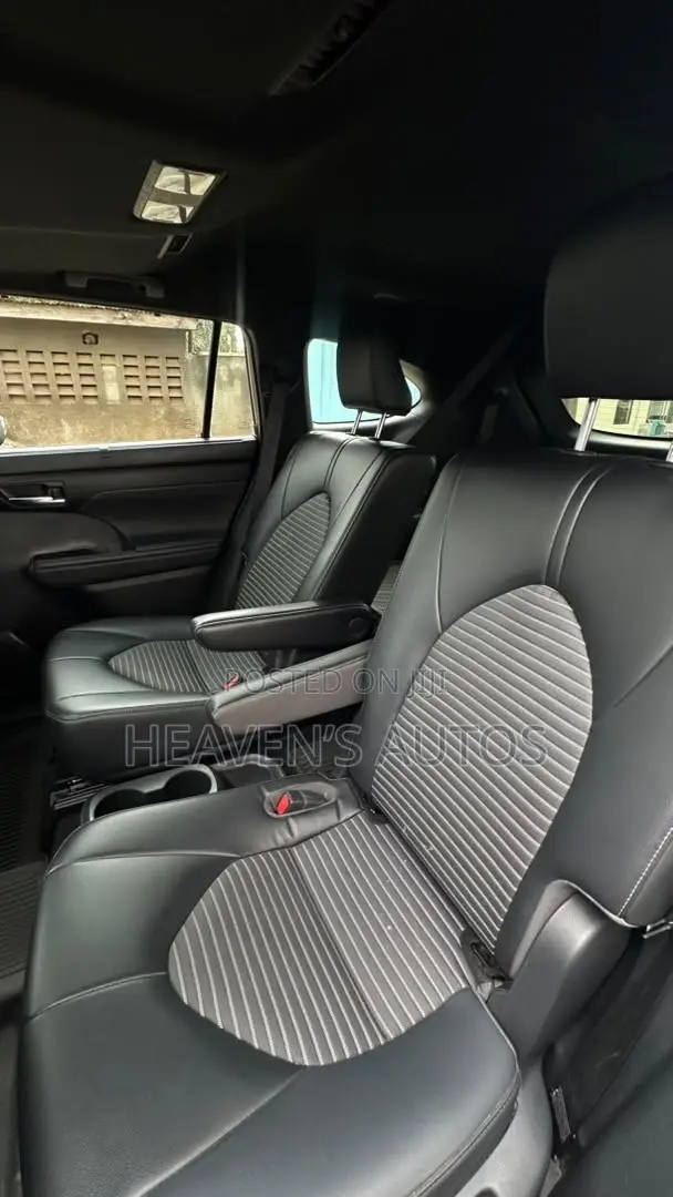 Toyota Highlander 2022 Gray